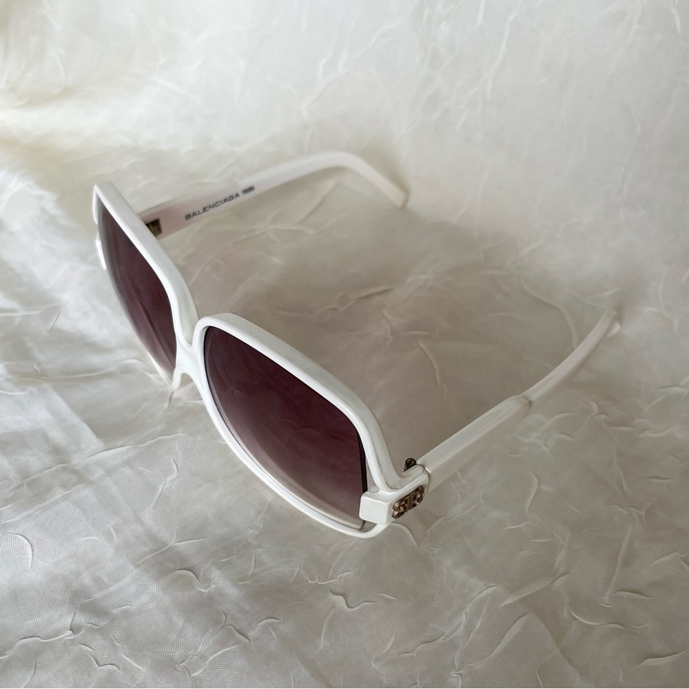 [ ” ▀ ﹏ ▀ ” ]

Vintage 70s Balenciaga Sunglasses - Picture 14 of 17